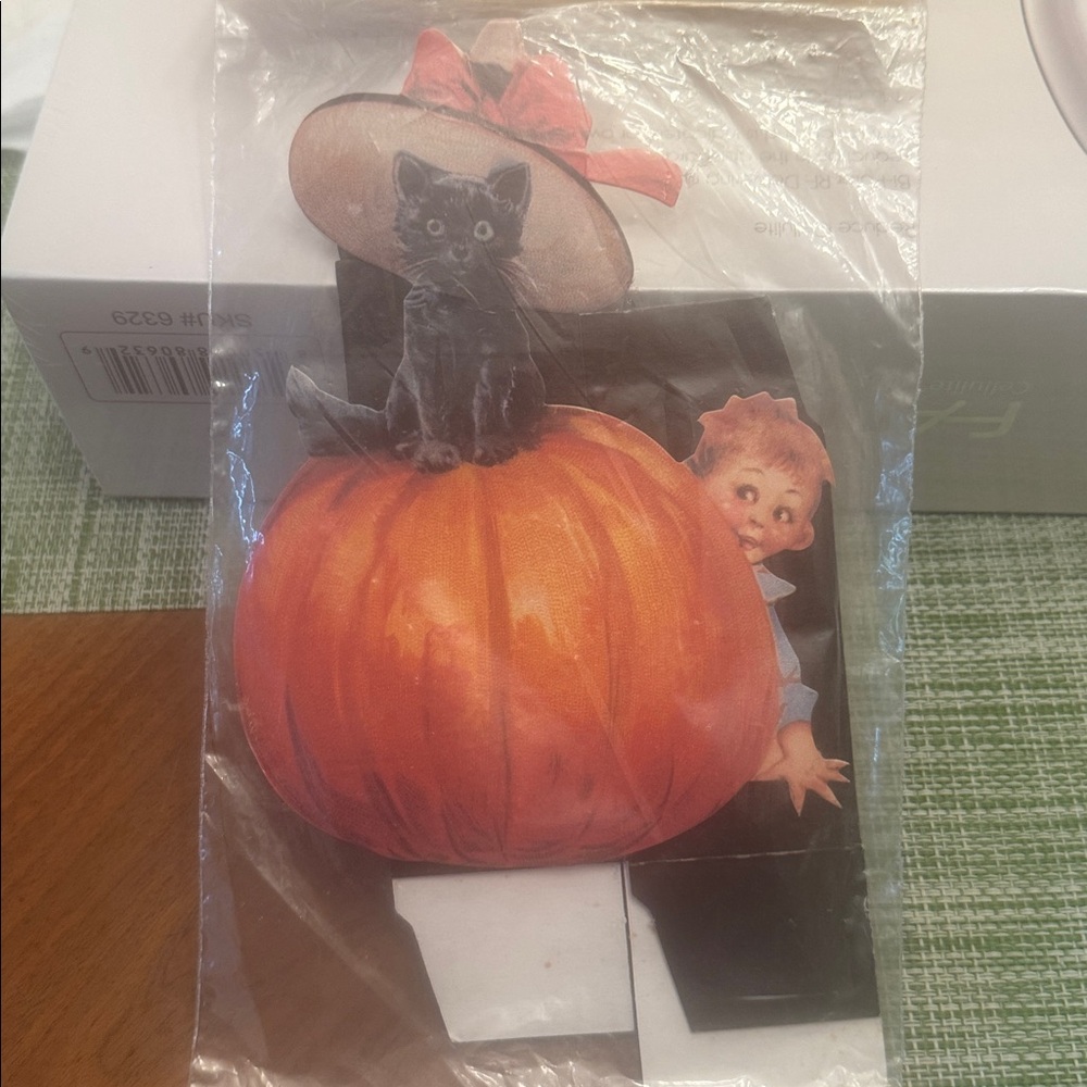 Halloween Candy Boxes, Vintage, Victorian Repros.
4 Packaged Boxes C-1990’s - Picture 2 of 12